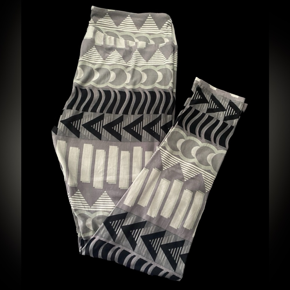 LuLaRoe leggings - size Tall & Curvy - new but without tags - never worn!